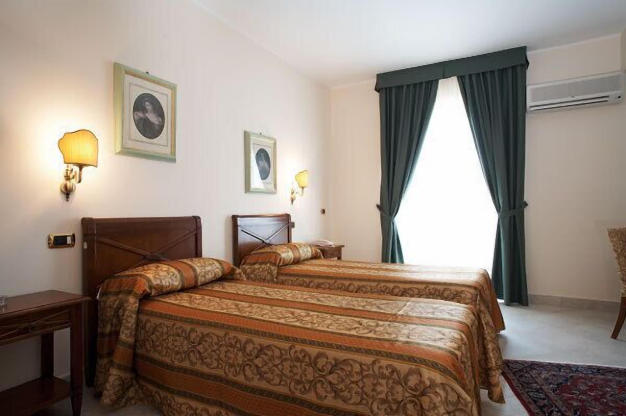 פאלקונה Hotel Delle Palme מראה חיצוני תמונה