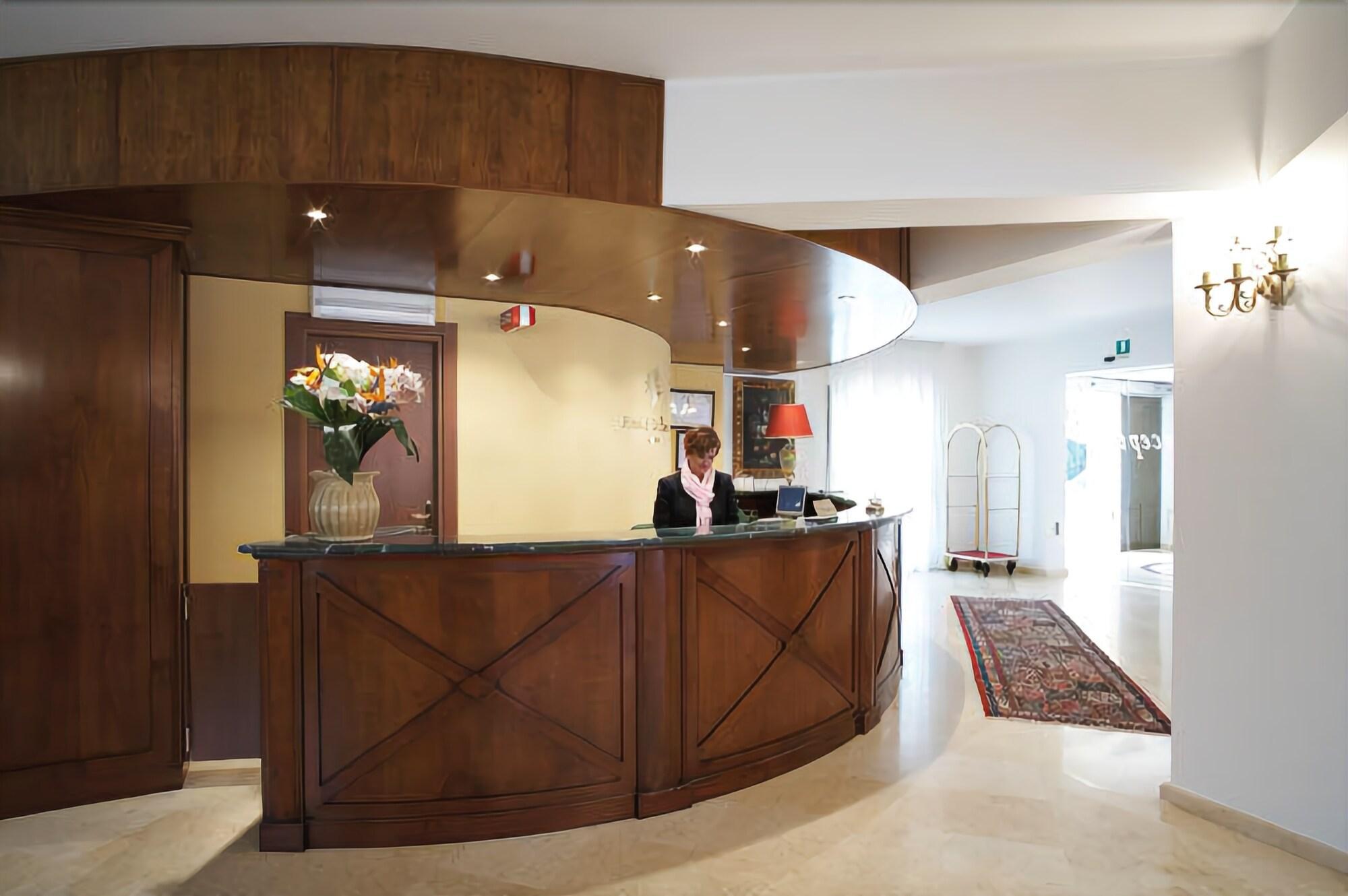 פאלקונה Hotel Delle Palme מראה חיצוני תמונה