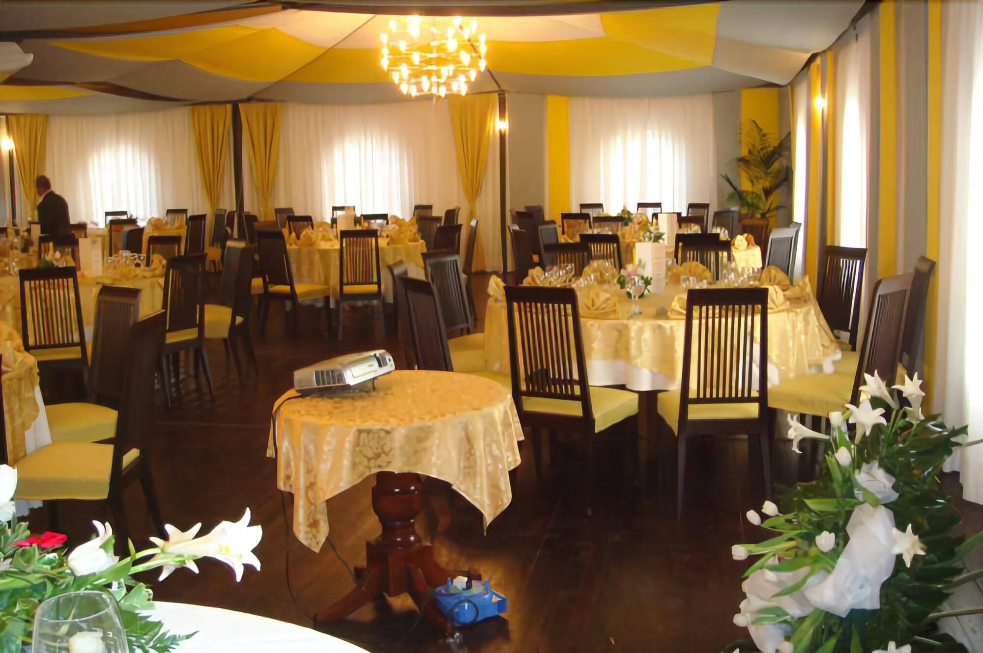 פאלקונה Hotel Delle Palme מראה חיצוני תמונה