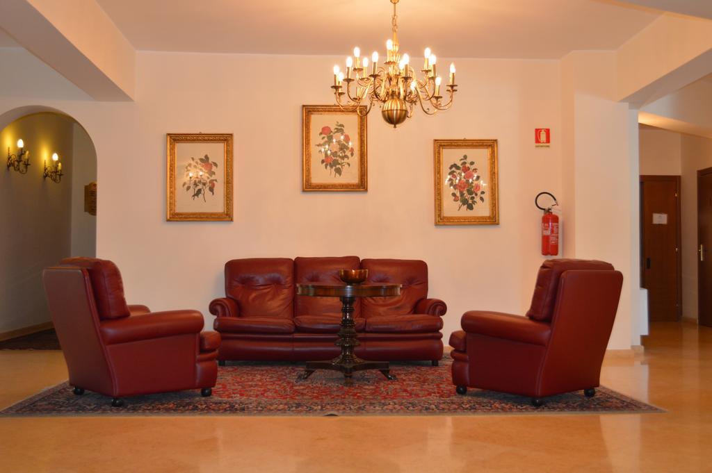 פאלקונה Hotel Delle Palme מראה חיצוני תמונה