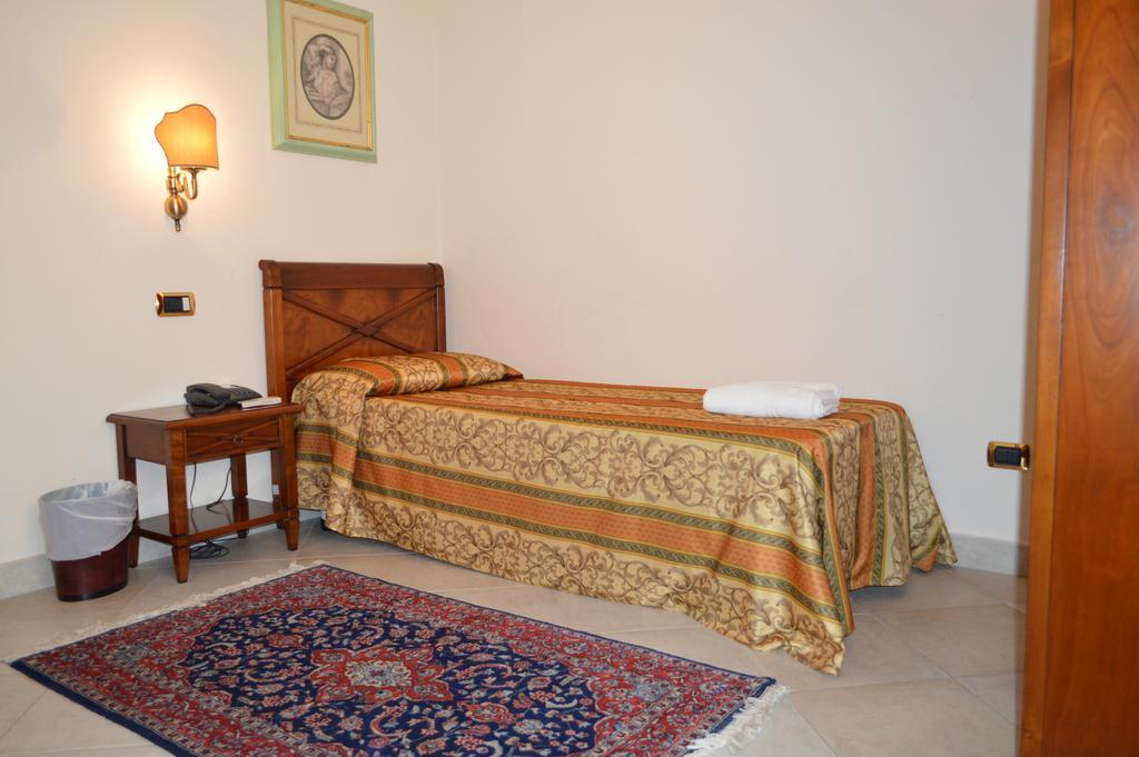 פאלקונה Hotel Delle Palme חדר תמונה