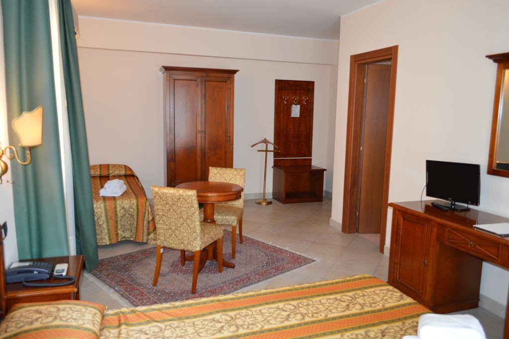 פאלקונה Hotel Delle Palme חדר תמונה