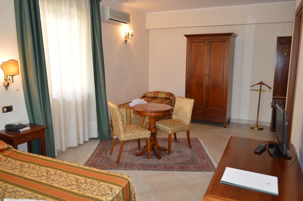 פאלקונה Hotel Delle Palme חדר תמונה