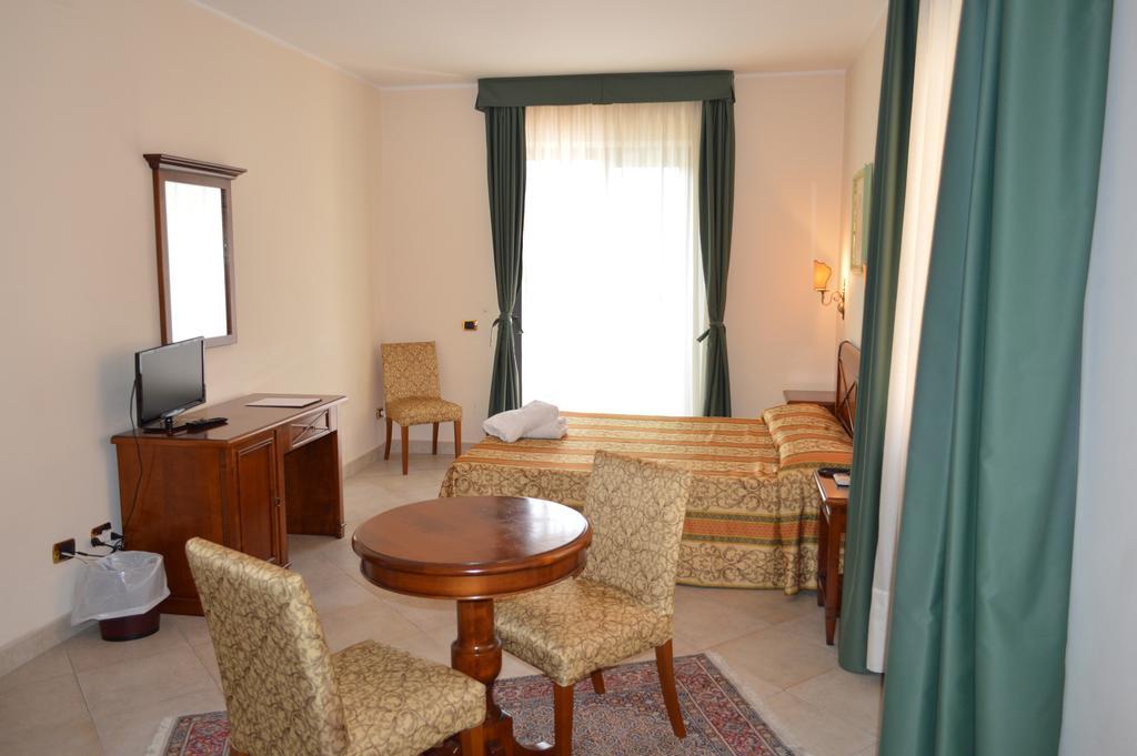 פאלקונה Hotel Delle Palme חדר תמונה