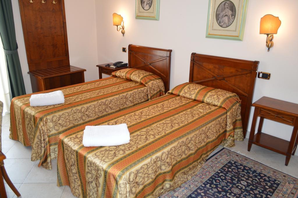 פאלקונה Hotel Delle Palme חדר תמונה