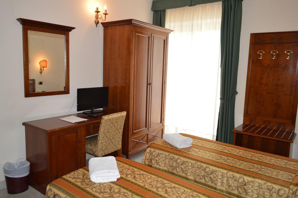 פאלקונה Hotel Delle Palme חדר תמונה