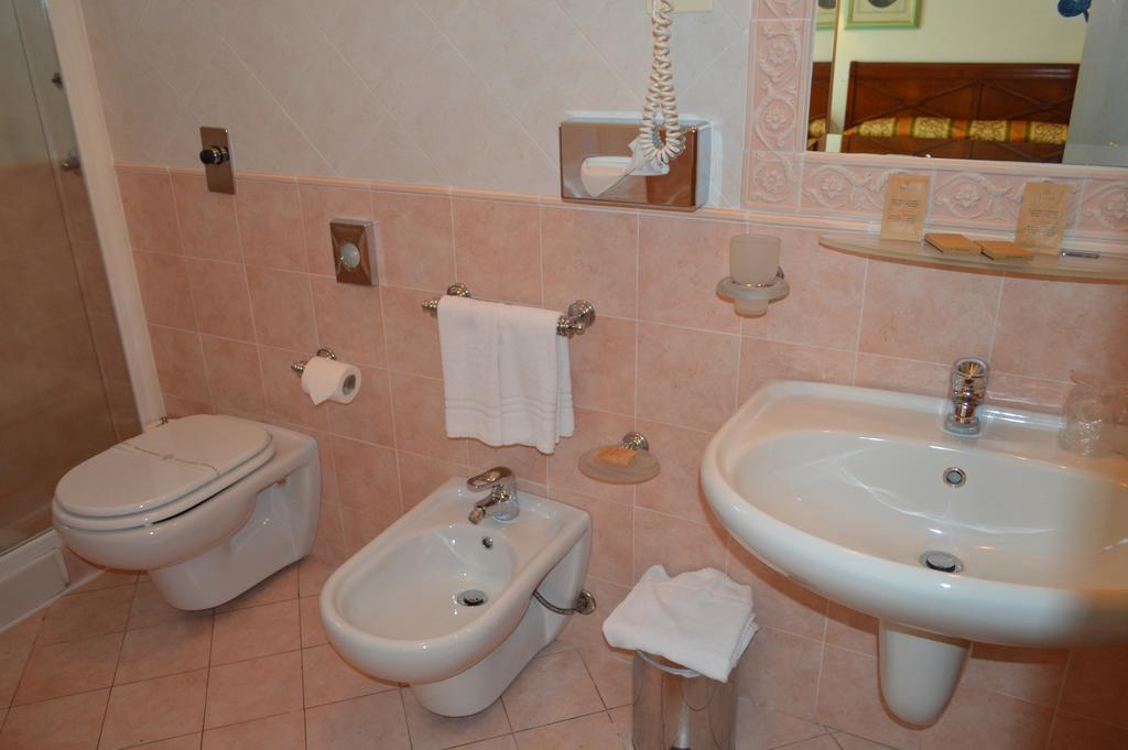 פאלקונה Hotel Delle Palme חדר תמונה