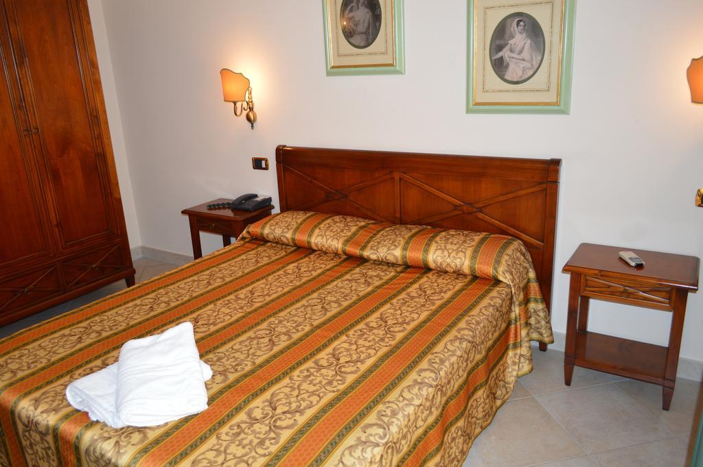 פאלקונה Hotel Delle Palme חדר תמונה