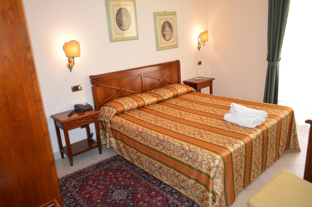 פאלקונה Hotel Delle Palme חדר תמונה