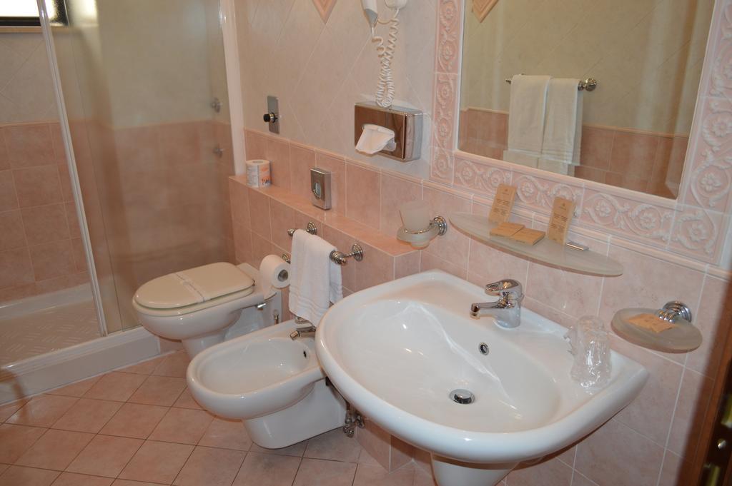 פאלקונה Hotel Delle Palme מראה חיצוני תמונה
