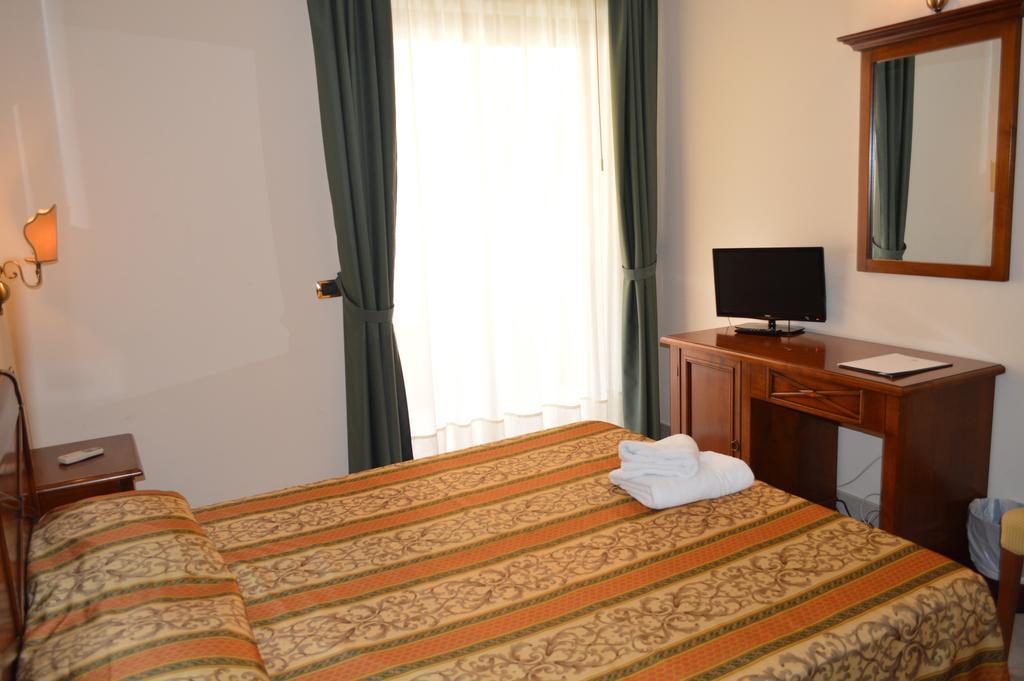 פאלקונה Hotel Delle Palme חדר תמונה