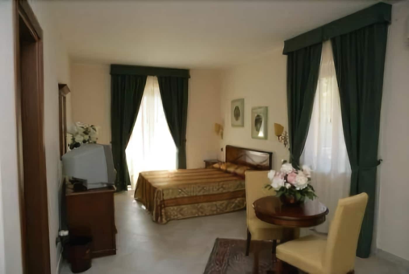 פאלקונה Hotel Delle Palme מראה חיצוני תמונה