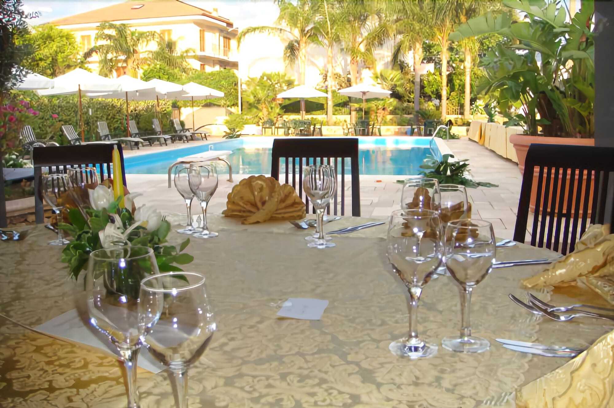פאלקונה Hotel Delle Palme מראה חיצוני תמונה